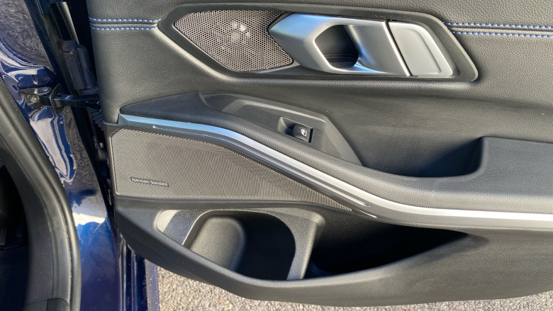 BMW 3 Series 330e xDrive M Sport 4dr Step Auto Saloon